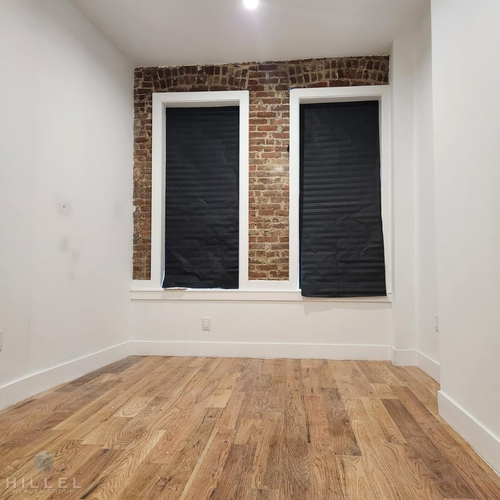 Seneca Ave - Photo 8