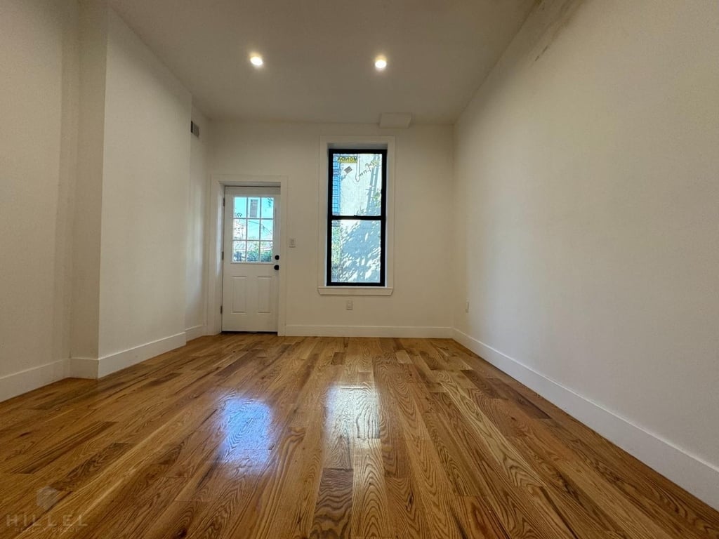 Seneca Ave - Photo 6