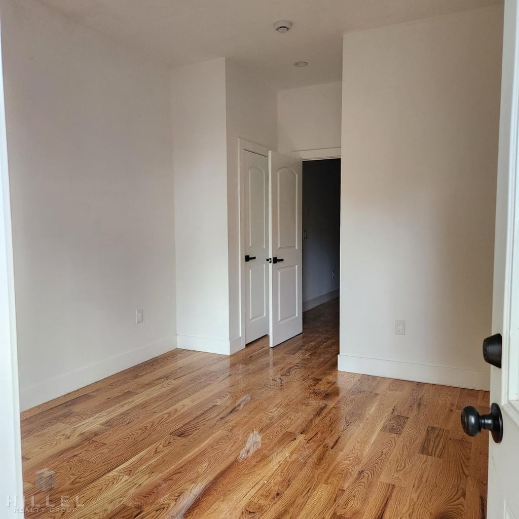 Seneca Ave - Photo 9