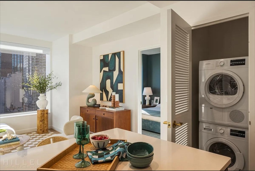 10th Avenue - Photo 1