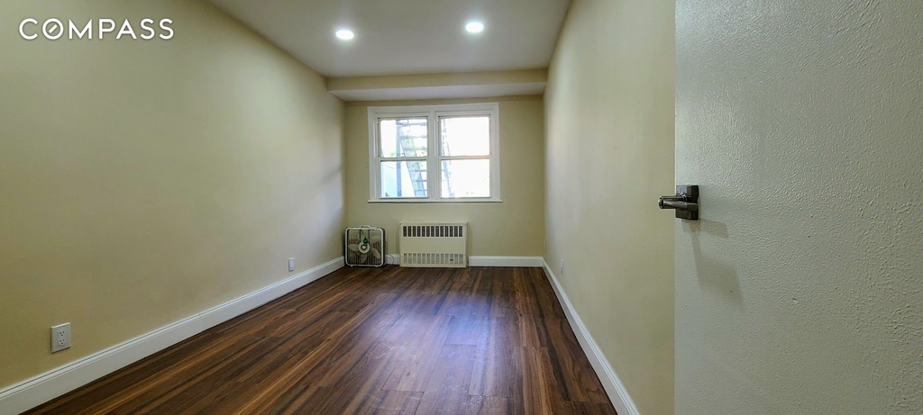 76th Street - Photo 4