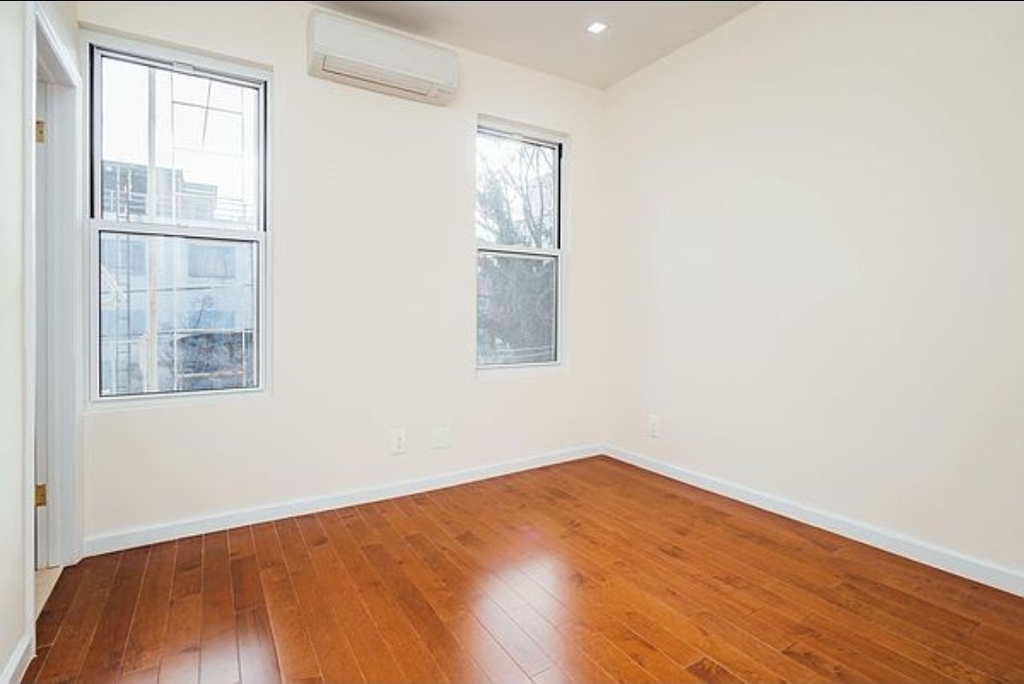 21st Street - Photo 5