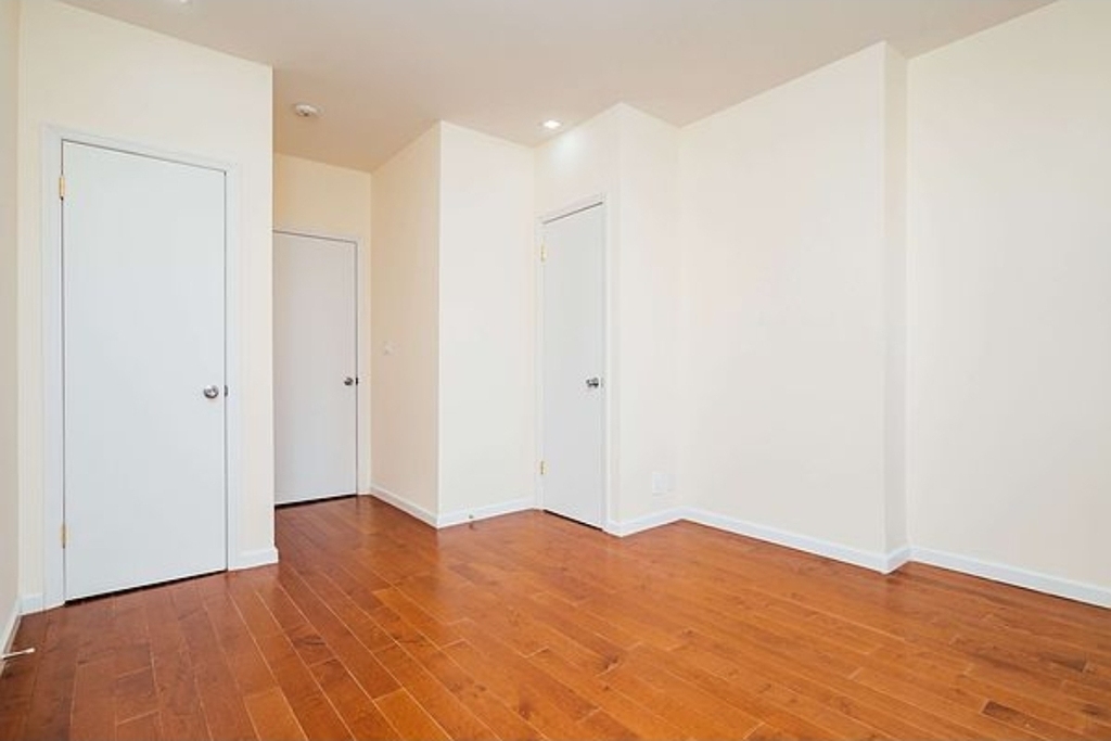 21st Street - Photo 1