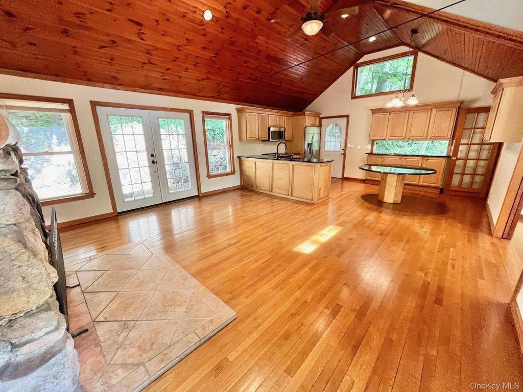 8 Anton Place - Photo 1