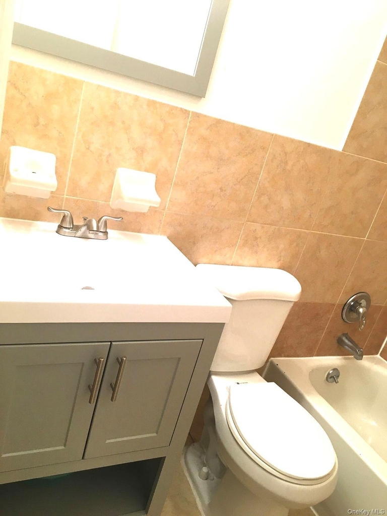 82-81 88th Place - Photo 2