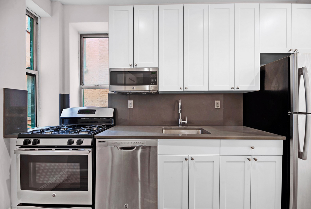  West 45th Street - Photo 1