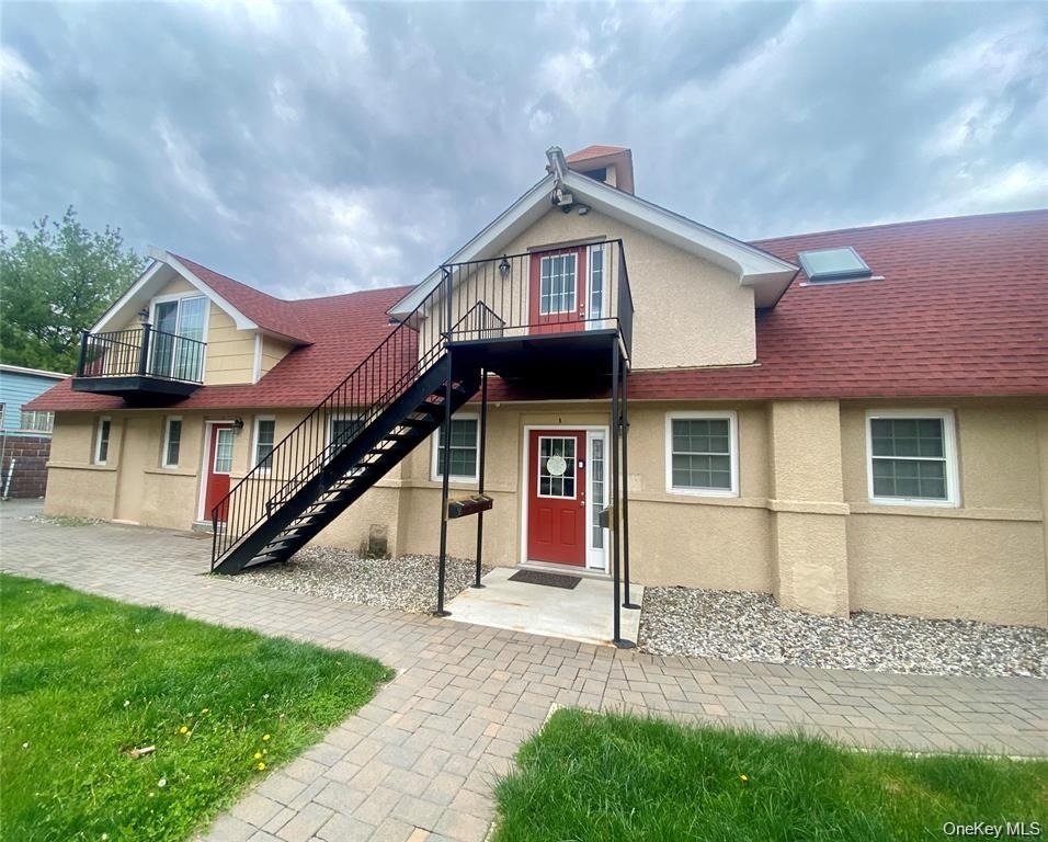73 Webster Ave - Photo 1