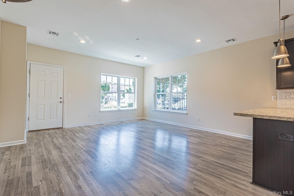 21 Robert Court Street - Photo 5