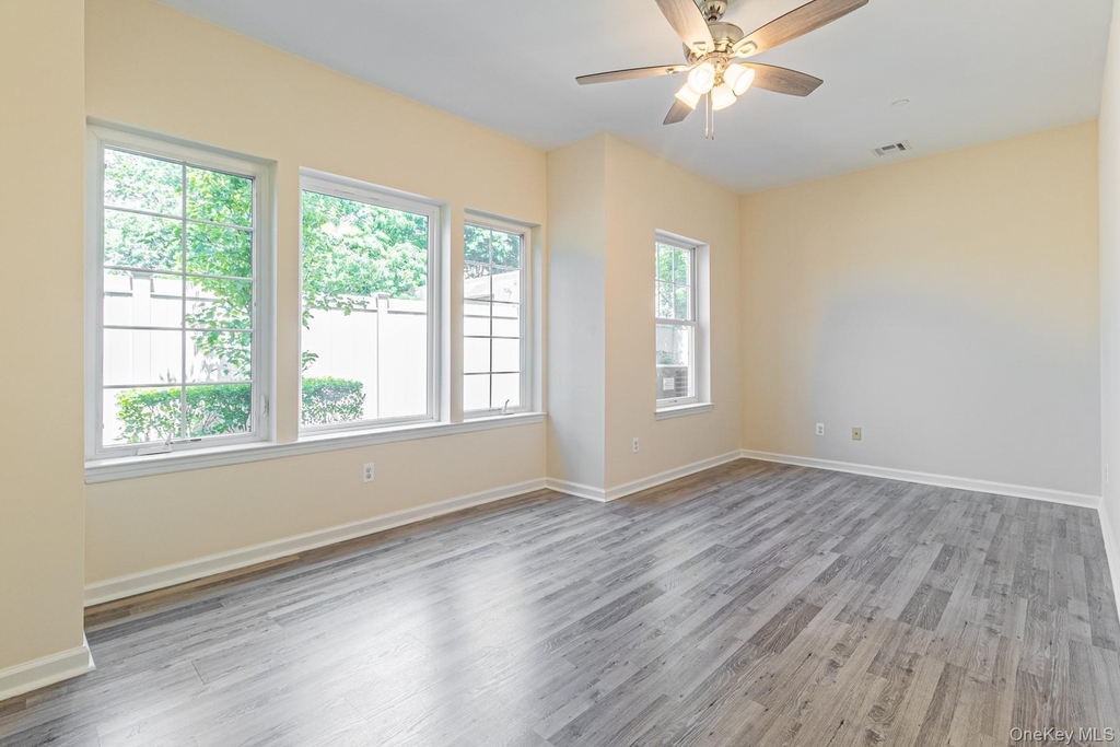 21 Robert Court Street - Photo 8