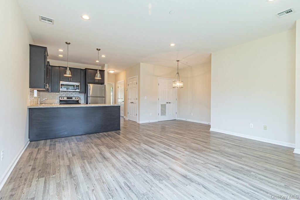 21 Robert Court Street - Photo 19