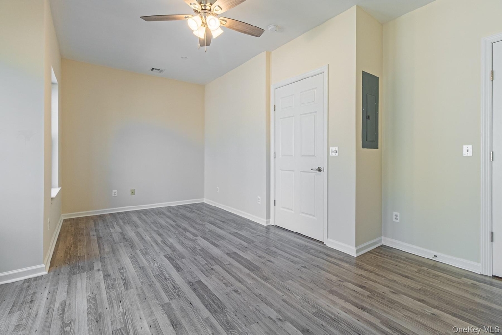 21 Robert Court Street - Photo 9