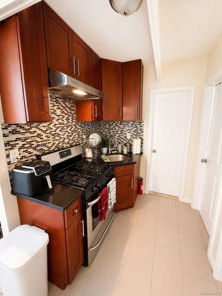 8269 166th Street - Photo 0