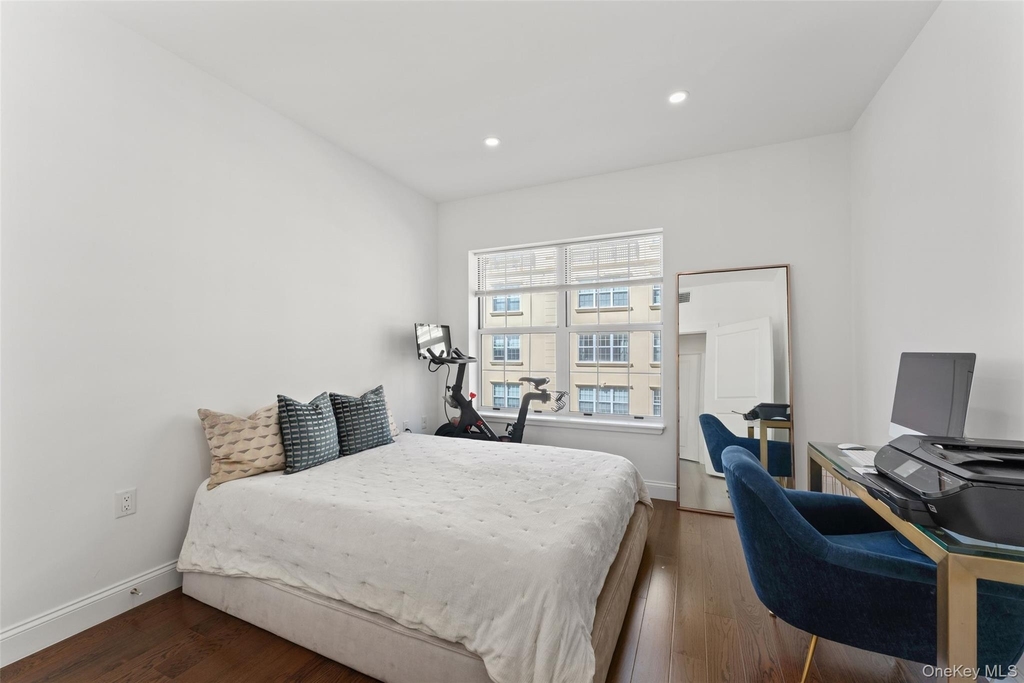 10 Byron Place - Photo 10