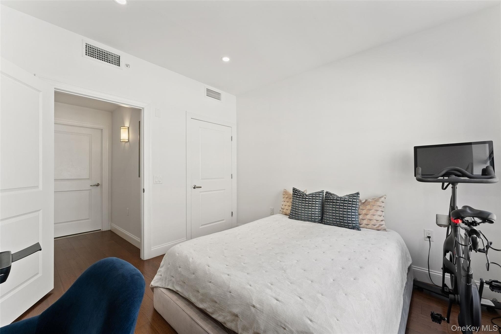 10 Byron Place - Photo 11