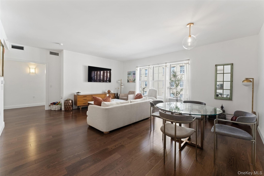 10 Byron Place - Photo 1