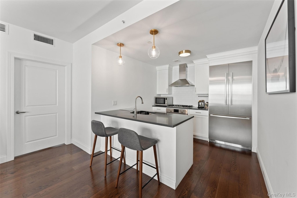 10 Byron Place - Photo 5