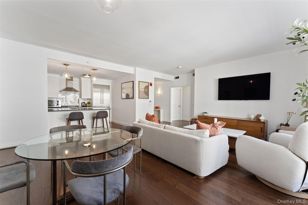 10 Byron Place - Photo 2