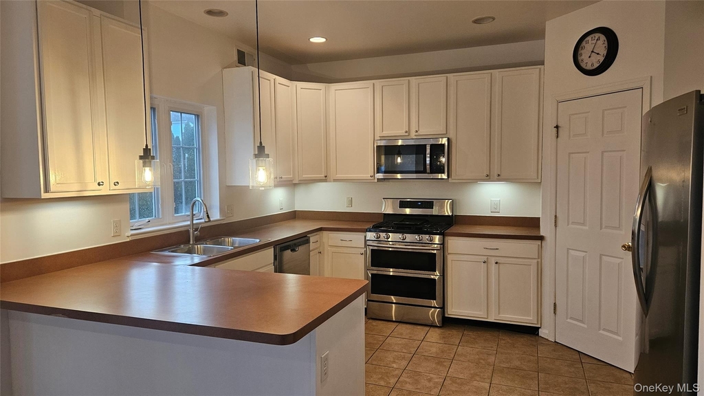2719 Colonial Drive - Photo 4