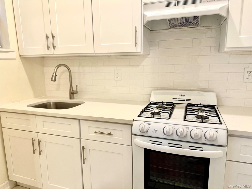 88 Lincoln Avenue - Photo 2