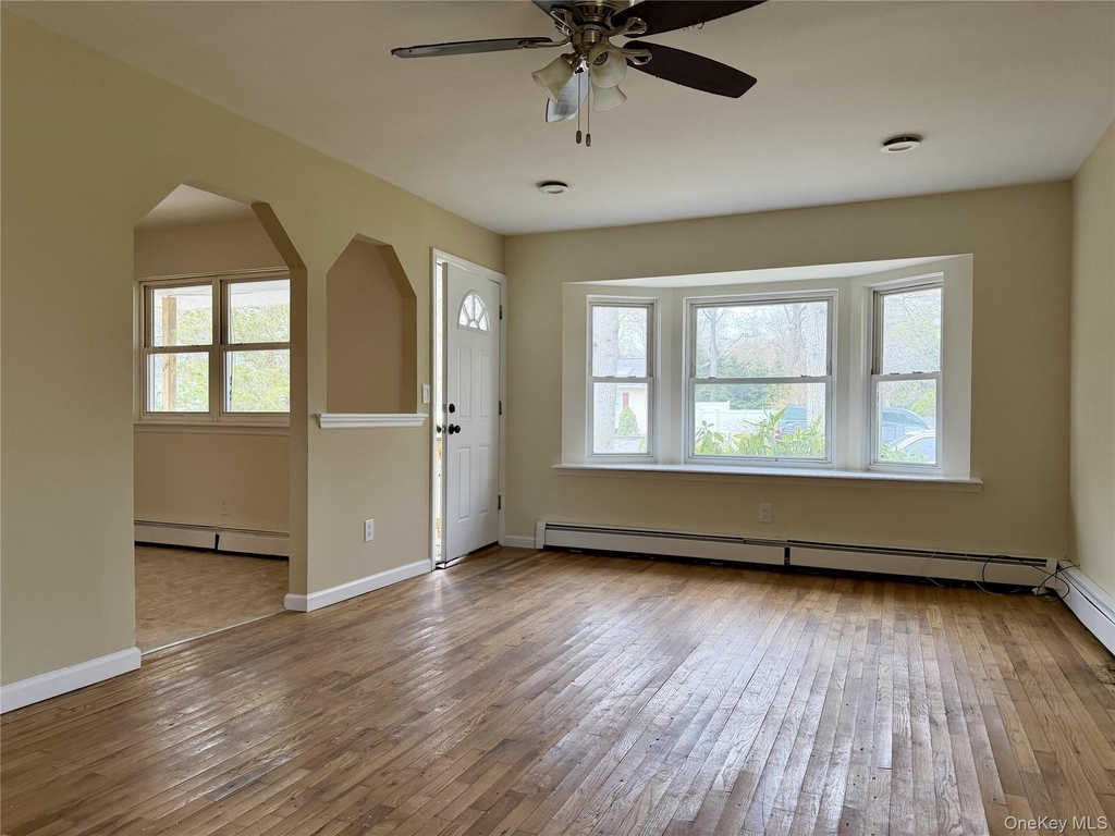 14 Mastic Boulevard - Photo 3