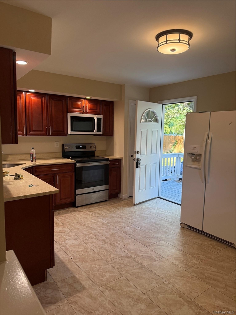 14 Mastic Boulevard - Photo 1