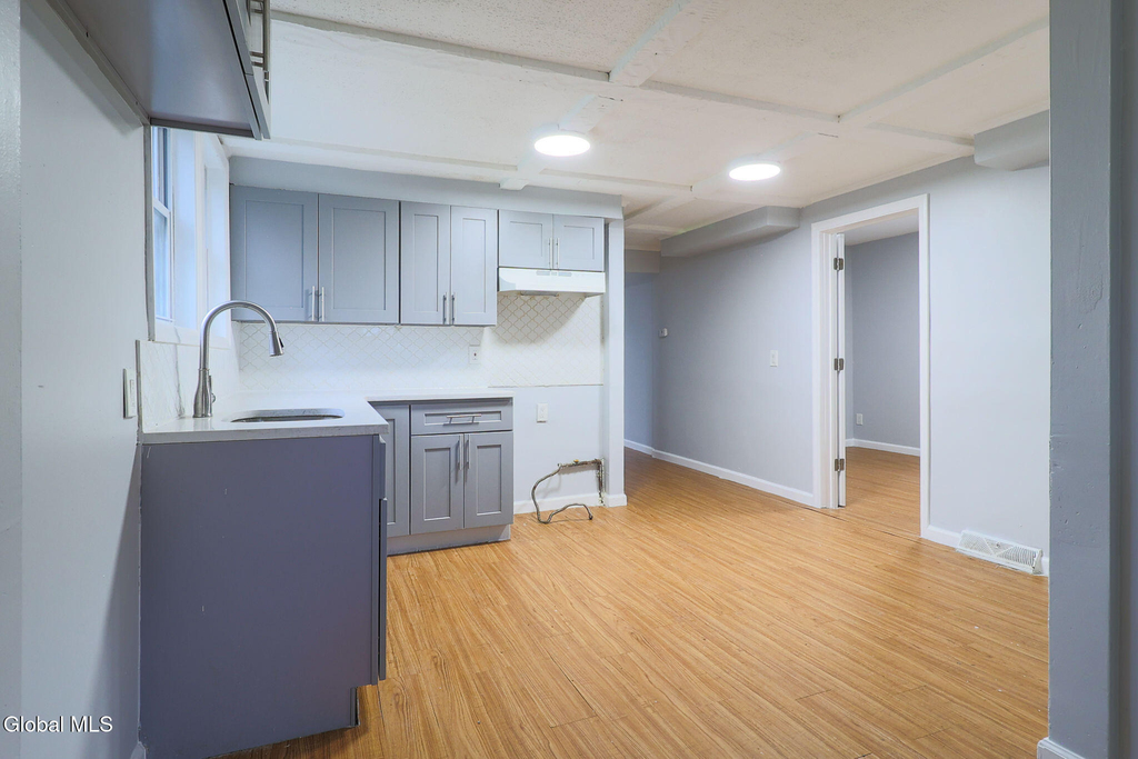 111 Duane Avenue - Photo 4