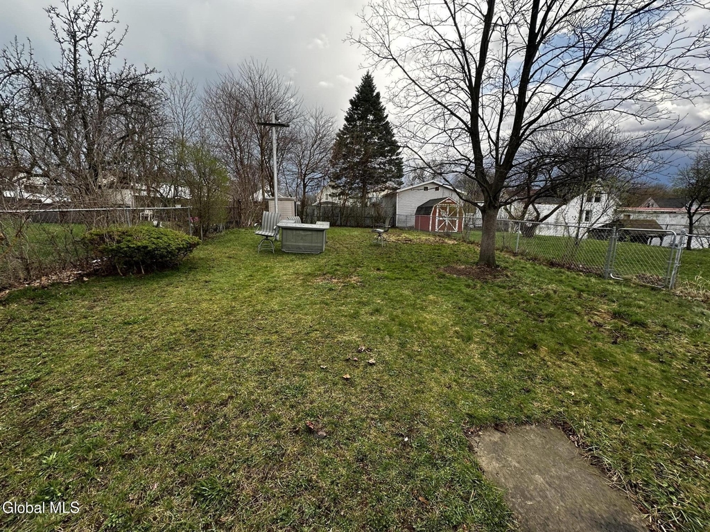 117 Henry Street - Photo 2