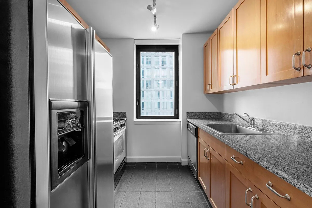 420 West 42nd Street - Photo 5