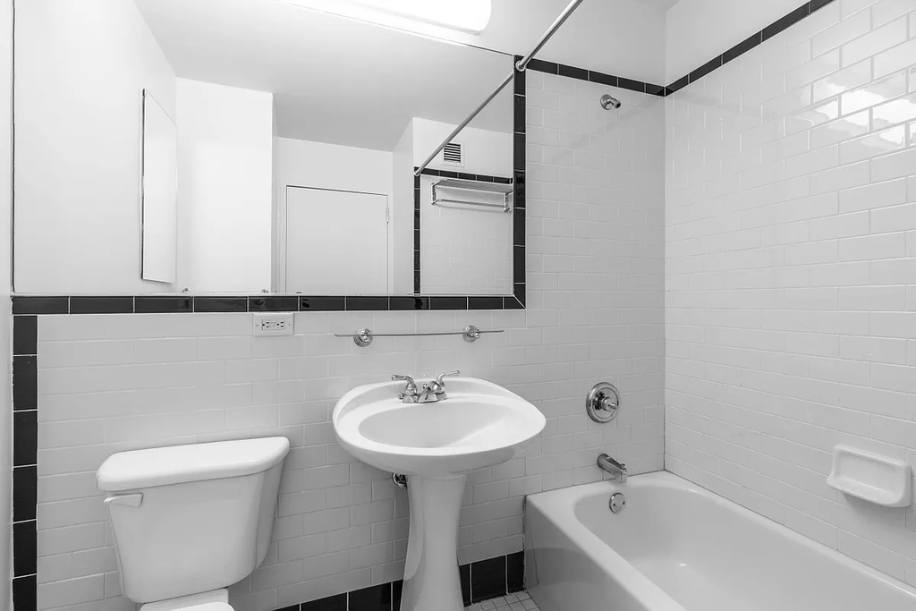 420 West 42nd Street - Photo 6
