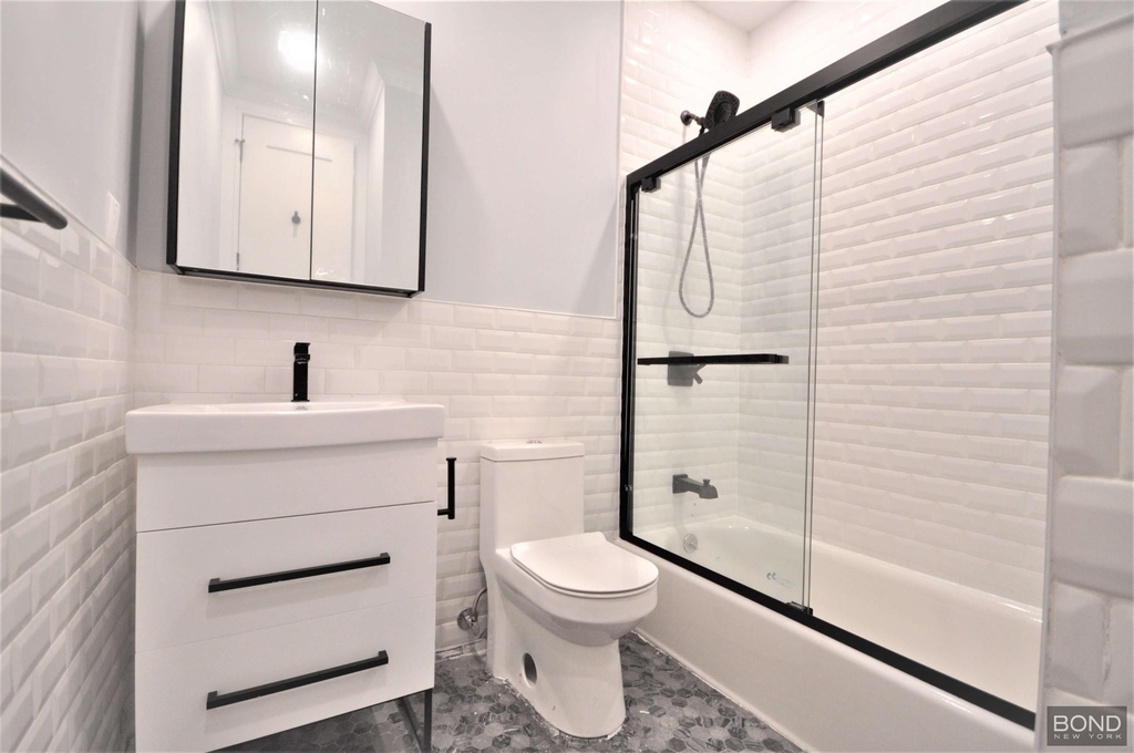 135 E 46th Street - Photo 4