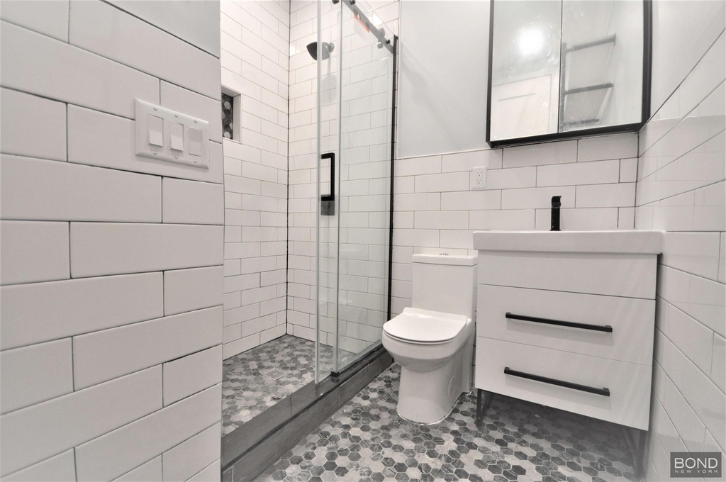 135 E 46th Street - Photo 7