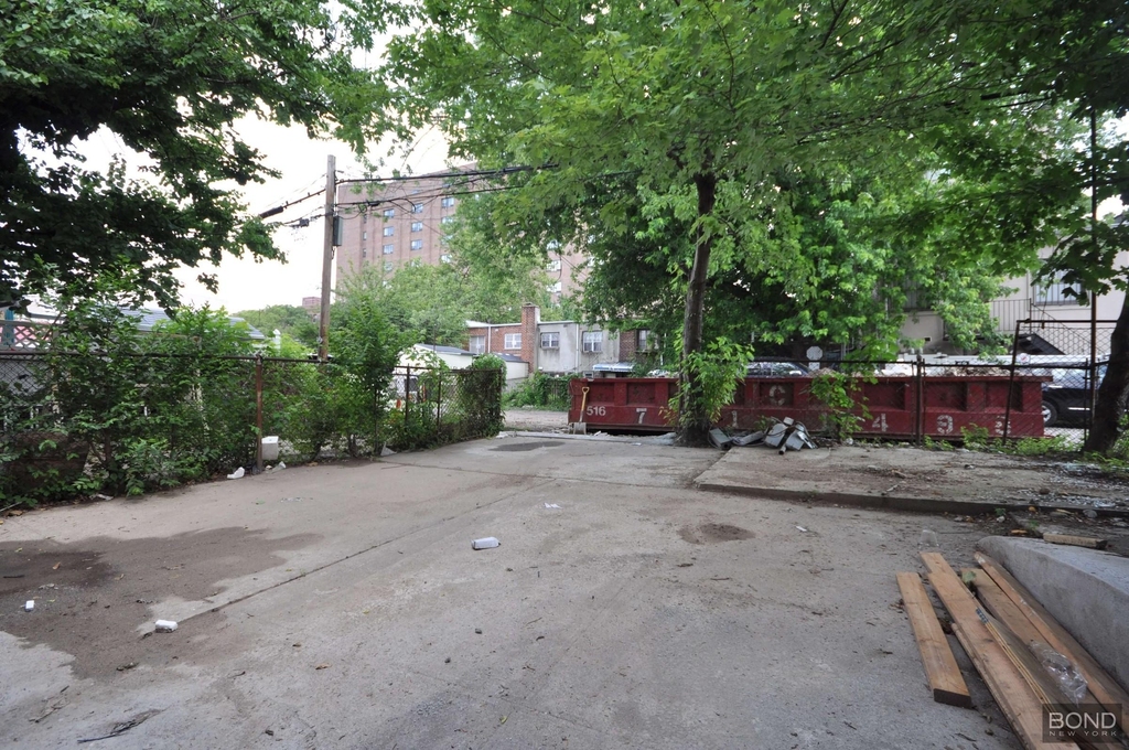 135 E 46th Street - Photo 9