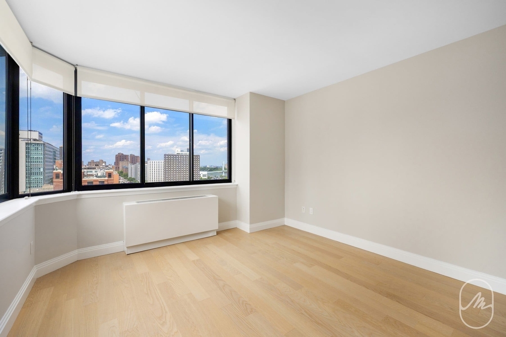 345 E 94th Street - Photo 4