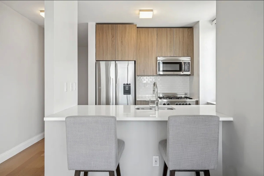 345 E 94th Street - Photo 3