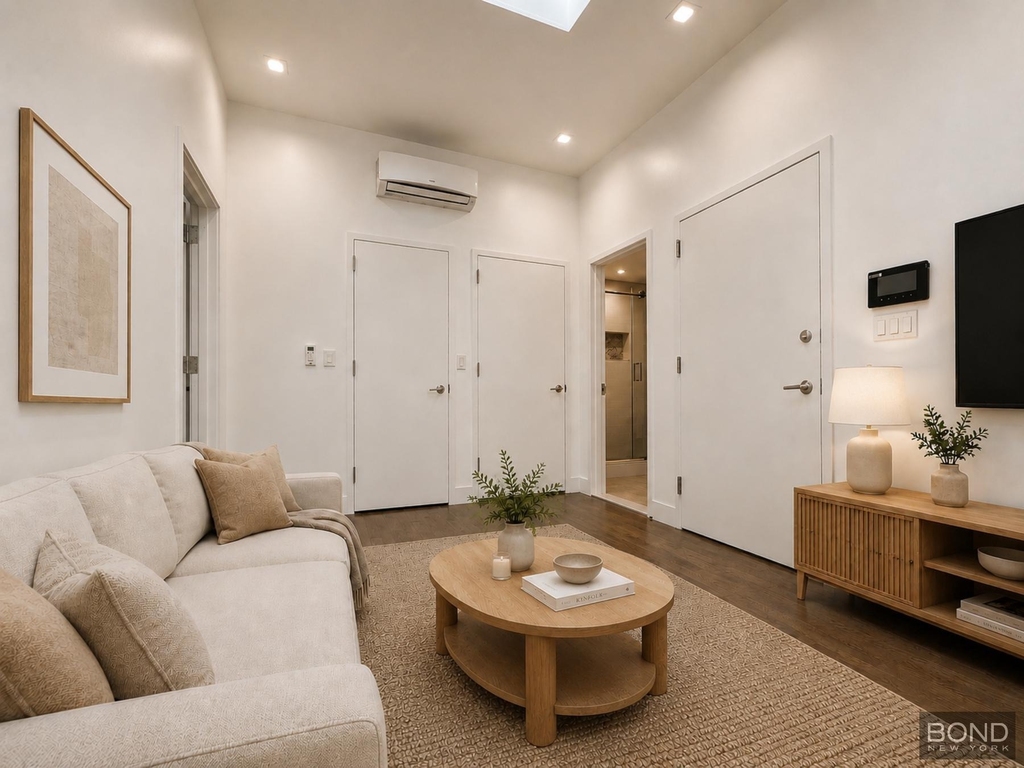 202 Greenpoint Avenue - Photo 2