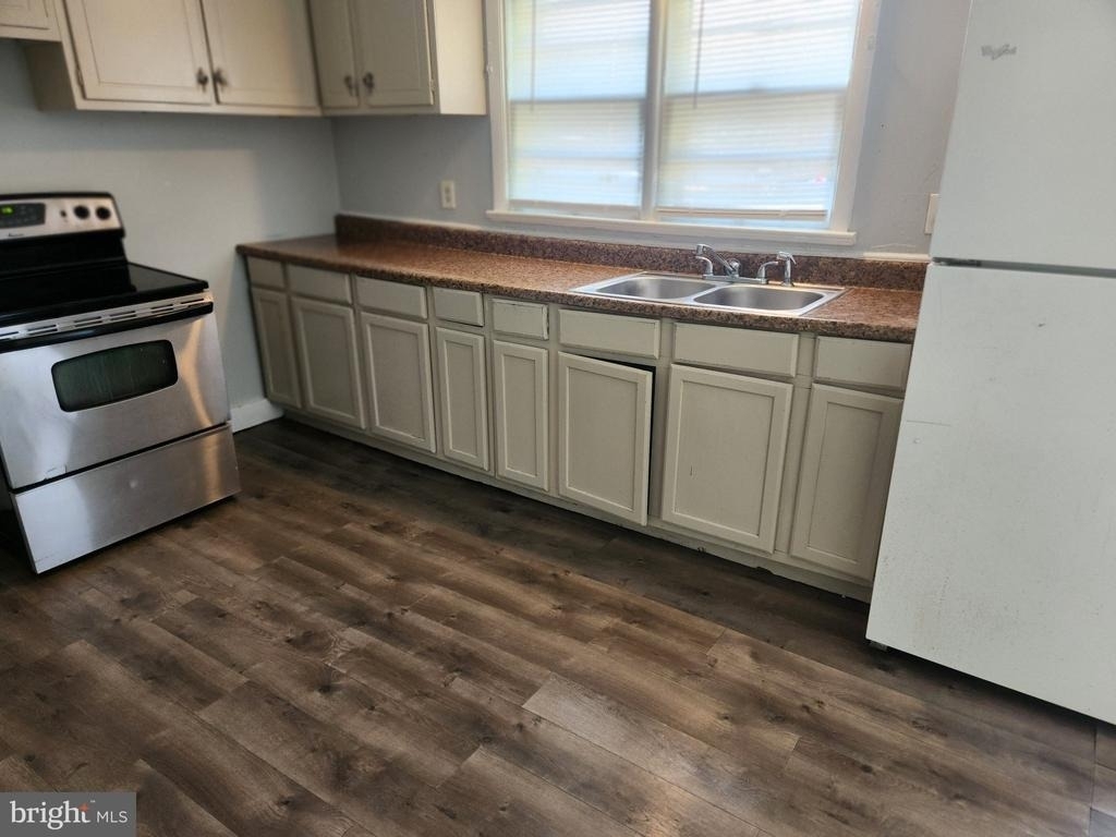 12083 Winchester Avenue - Photo 1