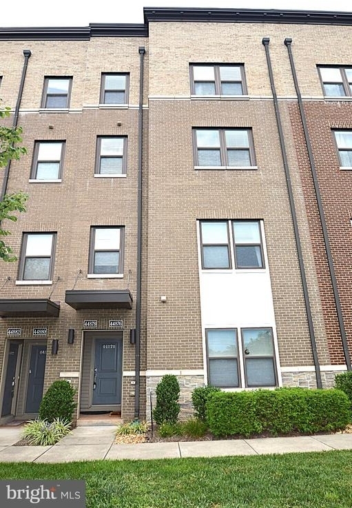 44878 Tiverton Square - Photo 0