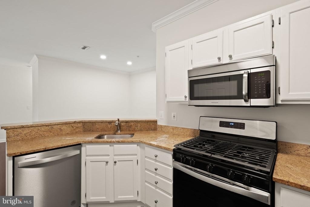 1704 Lake Shore Crest Drive - Photo 18