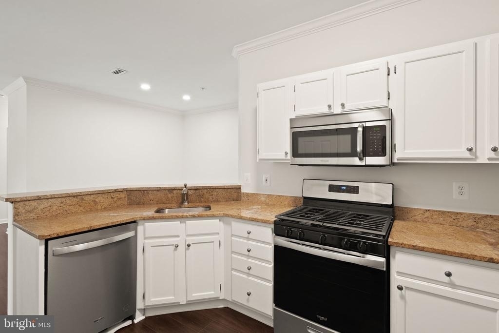1704 Lake Shore Crest Drive - Photo 16