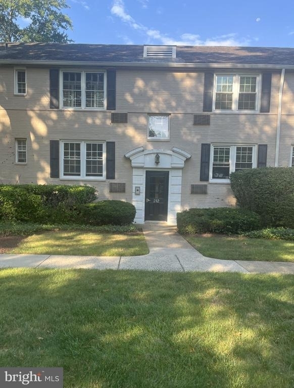 212 George Mason Drive N - Photo 1