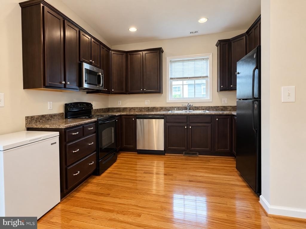 1380 Timberwood Boulevard - Photo 2