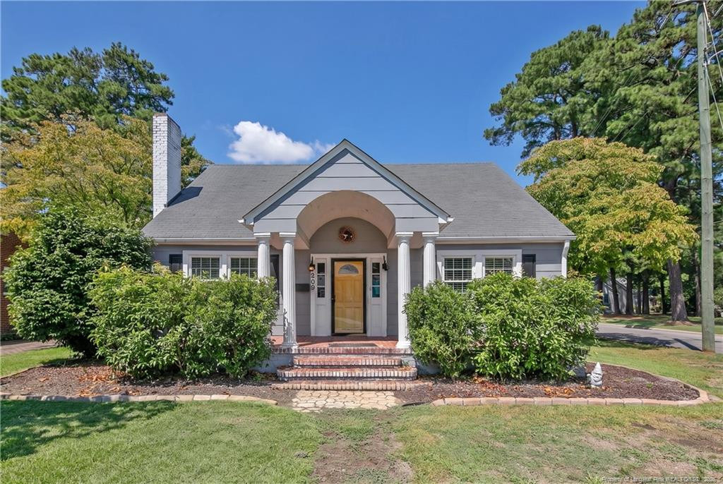 209 N Churchill Drive - Photo 0