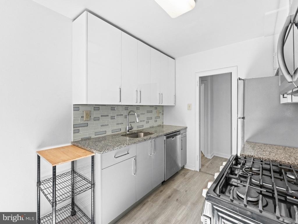 2601 Pennsylvania Avenue - Photo 19