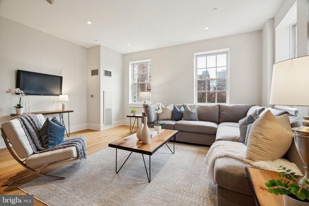 1805 Walnut Street - Photo 2
