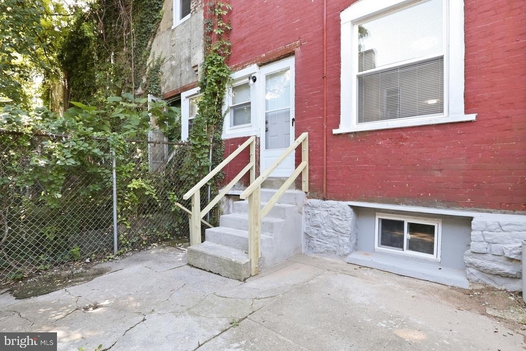 1013 Ithan Street S - Photo 1