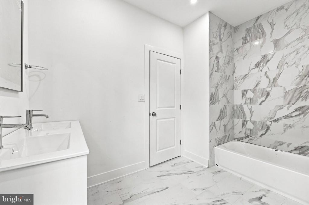 1530 Catharine Street - Photo 7