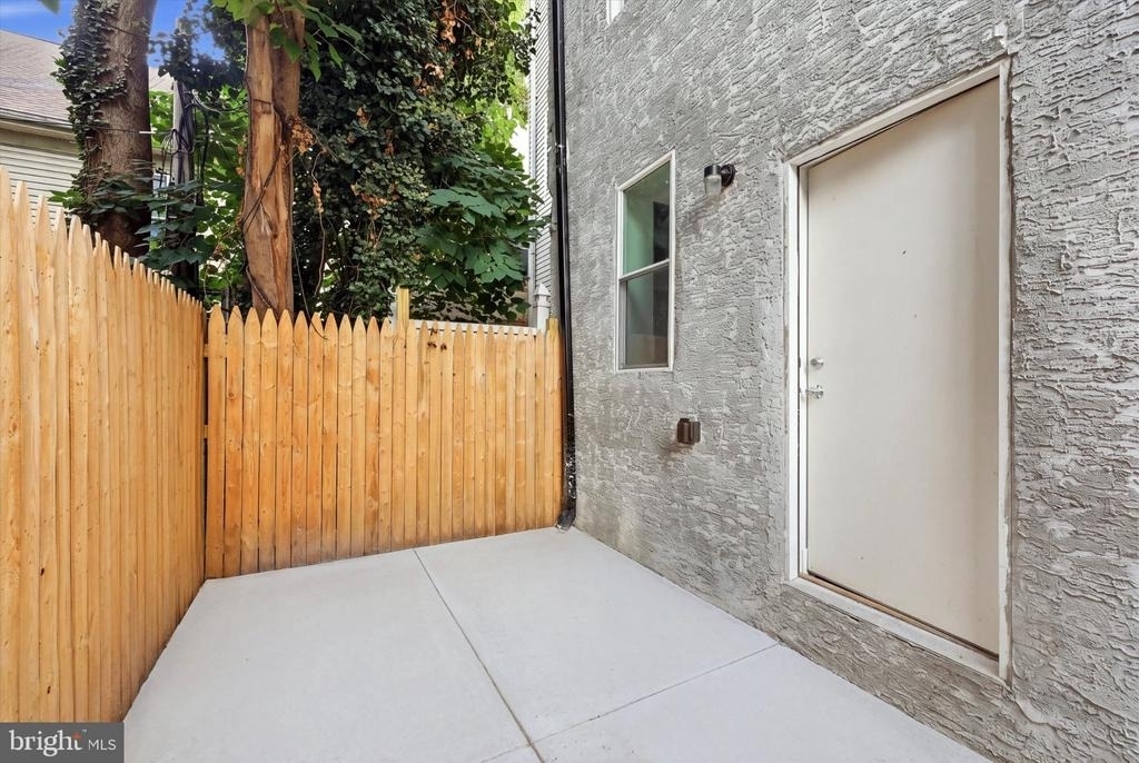 1530 Catharine Street - Photo 14