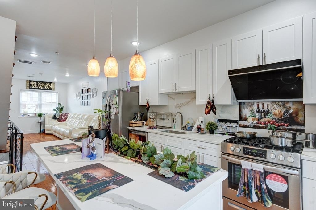 2611 S Marshall Street - Photo 0