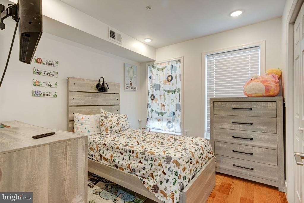 2611 S Marshall Street - Photo 10