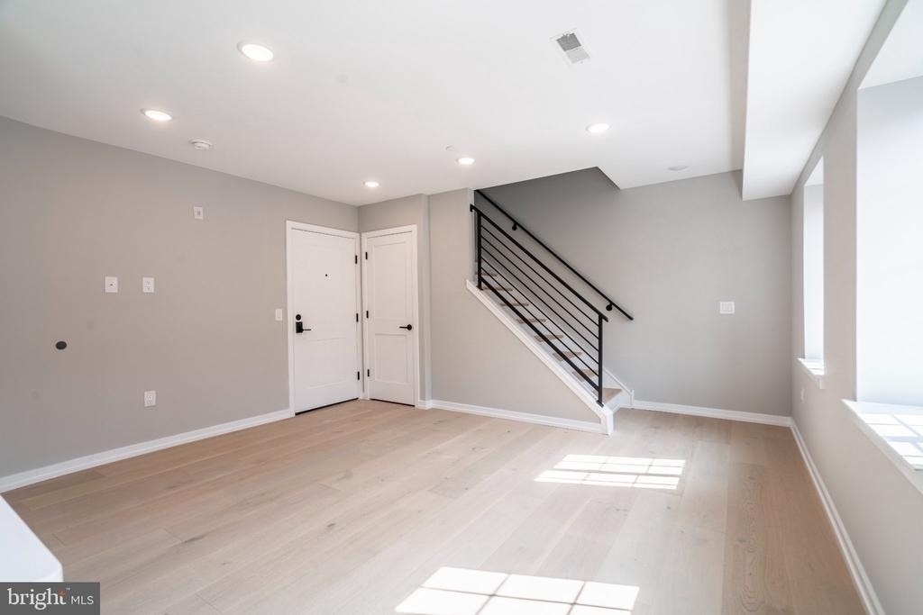 719 Dickinson Street - Photo 6